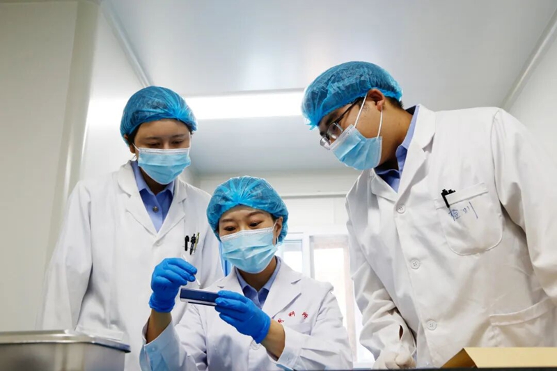 全国三八红旗手潘红：让沉默物证“开口说话” 